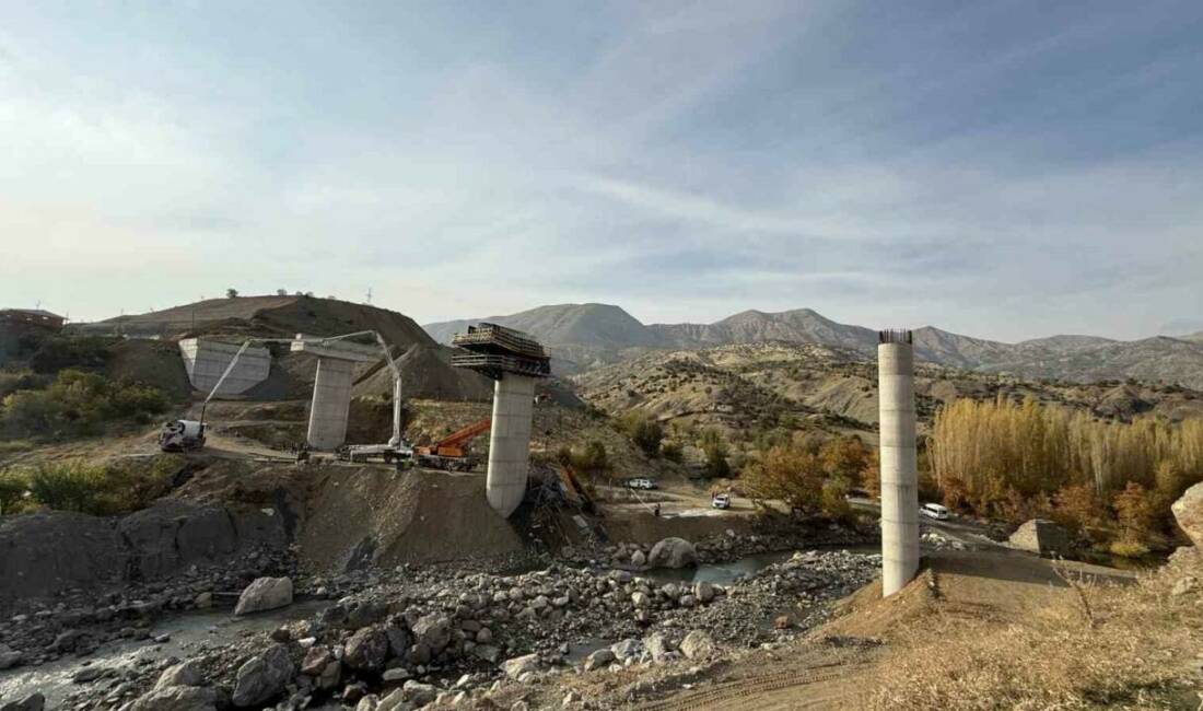 Diyarbakır’da 4 kişinin öldüğü viyadük kazasında 3 tutuklama Diyarbakır'ın Kulp ilçesindeki viyadük inşaatında meydana gelen kaza sonucu 4