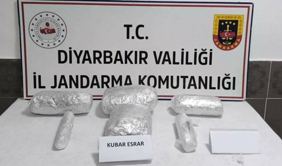 Diyarbakır'da jandarma ekiplerinin gerçekleştirdiği operasyonlarda uyuşturucu ticareti yapan, taşıyan ve