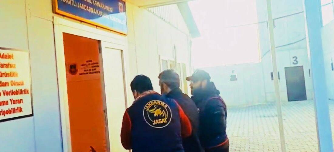 Diyarbakır'da 9 yıldır aranan bir zanlı, Jandarma ekipleri tarafından tutuklandı.