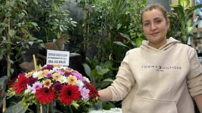 Diyarbakır'da Öğretmenler Günü sebebiyle çiçekçilerde büyük yoğunluk yaşandı. Önceden alınan