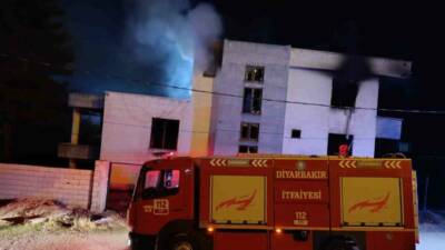 Silvan ilçesindeki Bağdere Mahallesi'nde çıkan yangında boş bir ev kullanılamaz