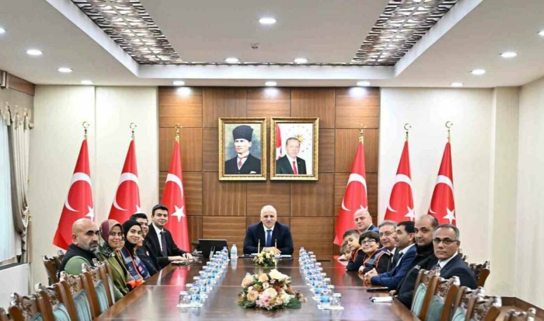 Diyarbakır’da gerçekleştirilen "Yaraları Birlikte Saralım-Diyarbakır’dan Gazze’ye Yardım Kampanyası" kapsamında AFAD'a