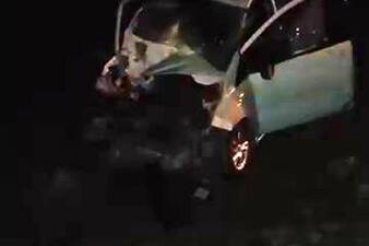 Diyarbakır'ın Hani ilçesinde meydana gelen trafik kazasında hafif ticari araç