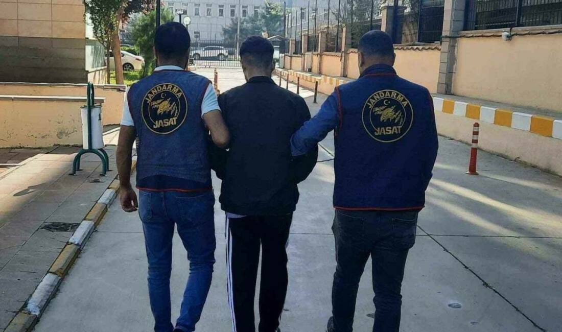 Diyarbakır’da haklarında kesinleşmiş hapis cezası bulunan 82 kişi yakalandı Diyarbakır'da, jandarma ekipleri tarafından gerçekleştirilen operasyonlarda 82 kişi yakalandı. Bu