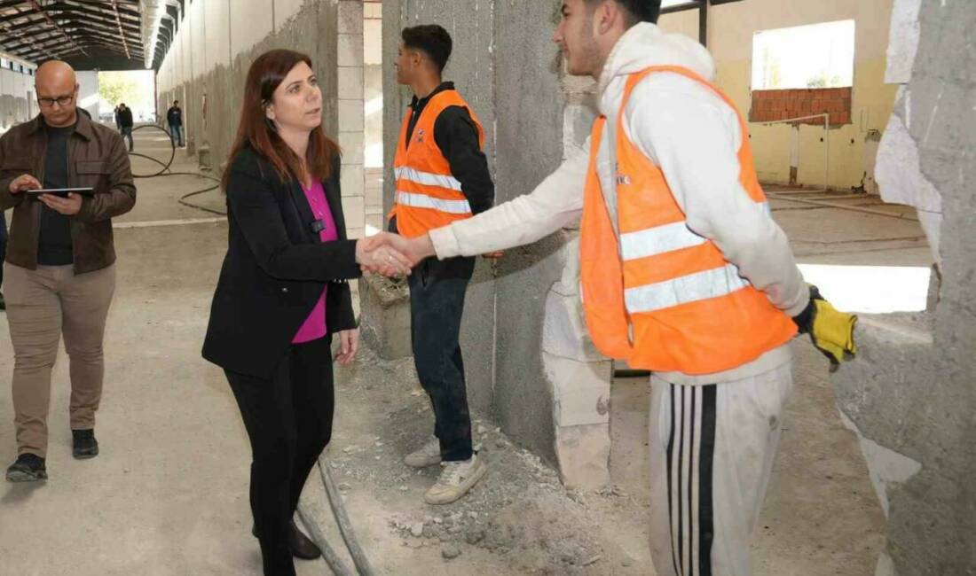 Diyarbakır’da halk ekmek fabrikasında çalışmalar sürüyor Diyarbakır Büyükşehir Belediye Başkanı Serra Bucak, Bağcılar Mahallesi'nde bulunan halk