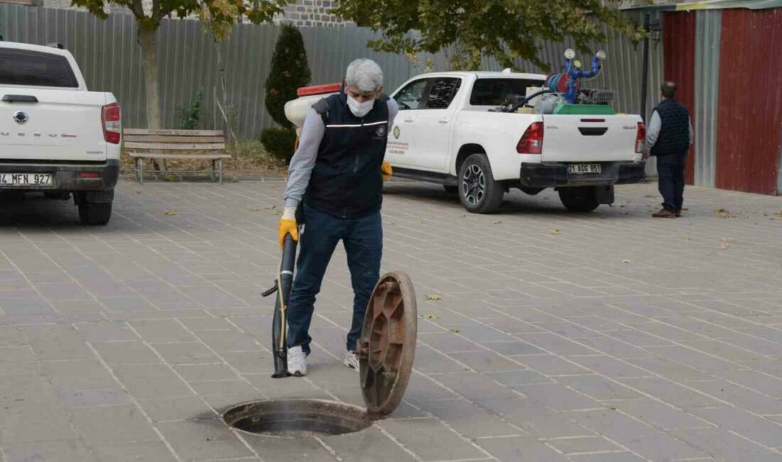 Diyarbakır’da haşerelere karşı kışlak ilaçlamanın startı verildi Diyarbakır Büyükşehir Belediyesi, kent genelinde haşerelerle mücadele için kışlak ilaçlama