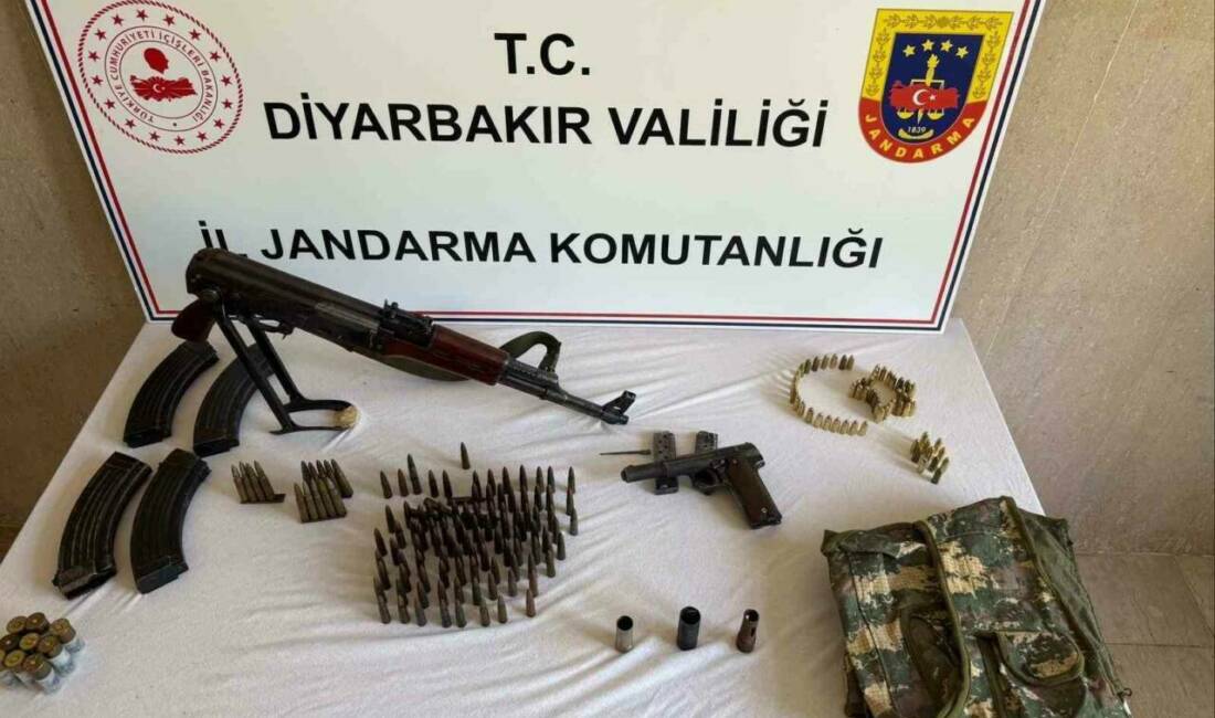 Diyarbakır'da jandarma ekiplerinin düzenlediği operasyonlarda çok sayıda silah ve mühimmat