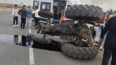 Diyarbakır’ın Bağlar ilçesinde otomobil ile traktörün çarpışması sonucu 1 kişi