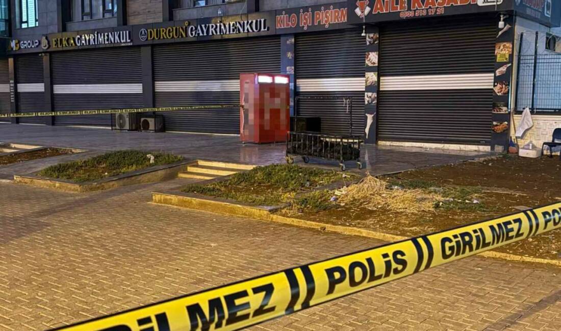 Diyarbakır’da silahlı kavga: 2 ölü, 2 yaralı Diyarbakır'ın Kayapınar ilçesinde bir kasap dükkanında iki grup arasında çıkan