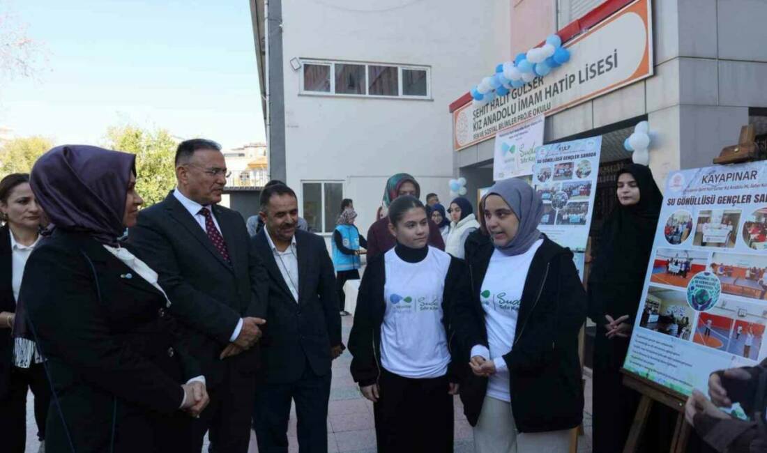 Diyarbakır'da lise öğrencileri, Su Gönüllüsü Gençler Projesi kapsamında fidan dikim