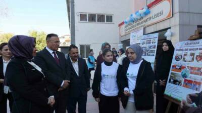 Diyarbakır'da lise öğrencileri, Su Gönüllüsü Gençler Projesi kapsamında fidan dikim