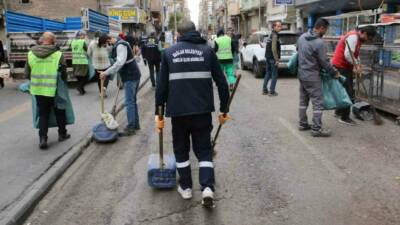 Diyarbakır'ın Bağlar ilçesinde Muradiye Mahallesi Muhtarlığı tarafından başlatılan temizlik kampanyasında
