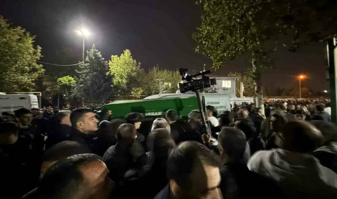 Diyarbakır'ın Kulp ilçesinde viyadük inşaatında iskelenin çökmesi sonucu 4 kişi