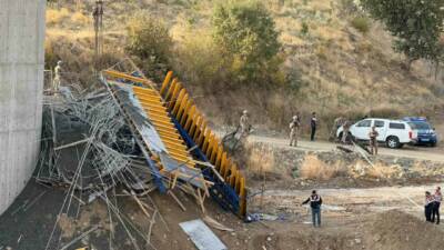 Diyarbakır'ın Kulp ilçesinde viyadük inşaatı iskelesinde meydana gelen çökmede ölü