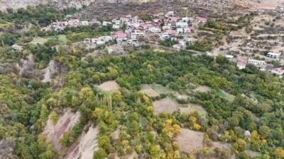 Diyarbakır'ın Çüngüş ilçesinde bulunan Geçit köyü, Karadeniz ve Akdeniz iklimlerine