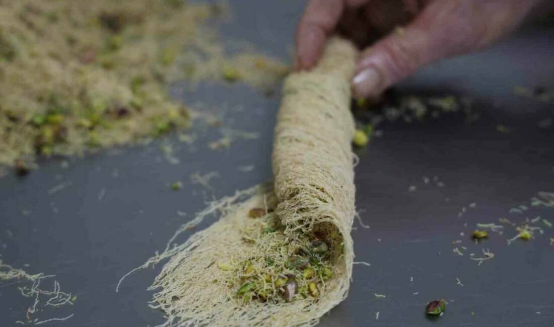 Diyarbakır’ın köklü tatlı firması 41’nci yıla özel fiyatlarda yüzde 50 indirime gitti Diyarbakır'ın köklü tatlı firmalarından Hacıbaba Pastaneleri, 41. yılını kutlarken dört