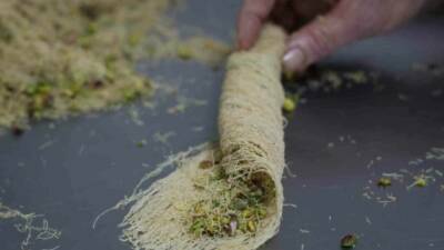 Diyarbakır'ın köklü tatlı firmalarından Hacıbaba Pastaneleri, 41. yılını kutlarken dört