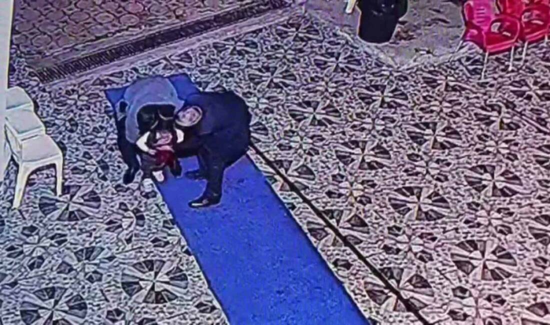 Şırnak'ta bir düğünde gazeteci Rahmet Yürük, 5 yaşındaki bir çocuğun