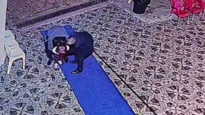 Şırnak'ta bir düğünde gazeteci Rahmet Yürük, 5 yaşındaki bir çocuğun