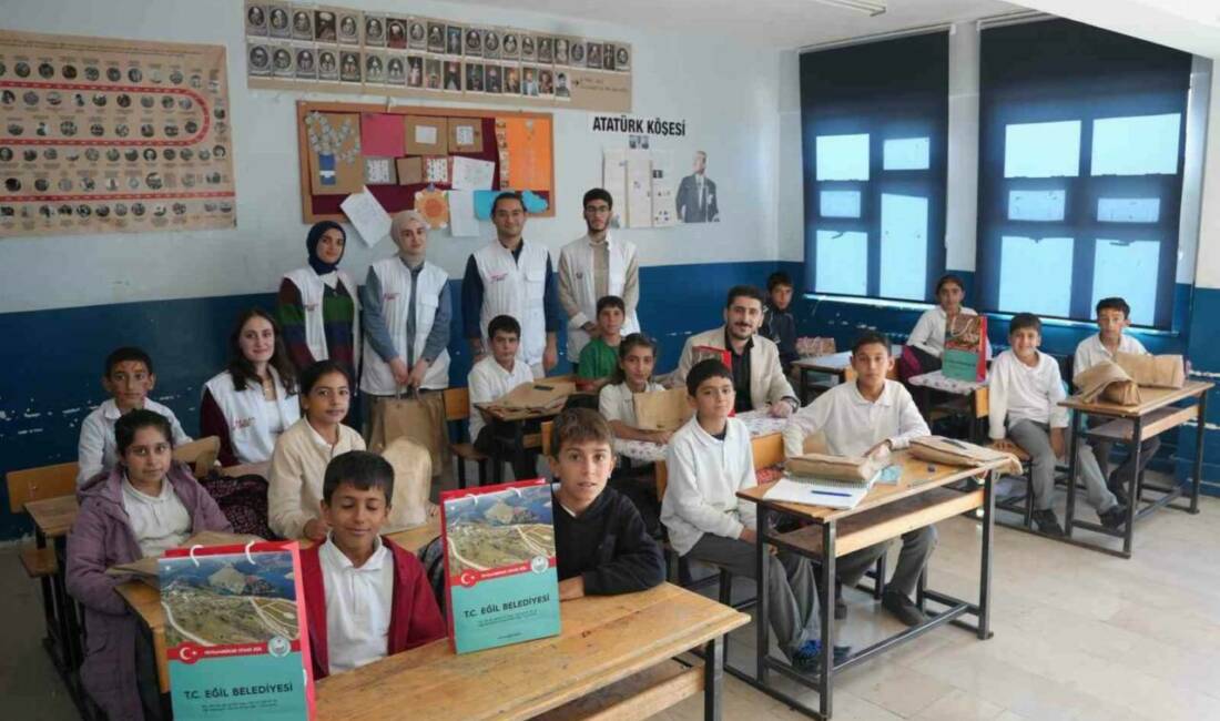 Eğil Belediyesi, çocuklara diş ve sağlıkla ilgili hediyeler dağıttı Eğil ilçesinde Eğil Belediyesi tarafından sağlık taraması programı düzenlendi. Vatandaşlara