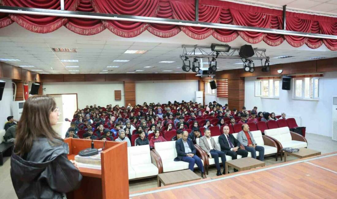 Diyarbakır'ın Eğil İlçe Belediyesi tarafından 11 ve 12. sınıf öğrencilerine