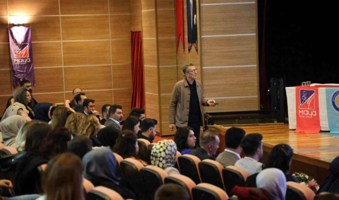 Eski Milli Eğitim Bakanı Ziya Selçuk, Diyarbakır Maya Okulları'nın düzenlediği