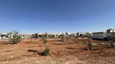 Eyyübiye Belediyesi, Ayakkabıcılar Sitesi’ndeki park çalışmasında peyzaj ve çimlendirmeni ardından