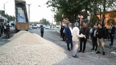 Eyyübiye Belediyesi, Haleplibahçe Mahallesi'nde yürüttüğü asfalt çalışmalarının Salı gününe kadar