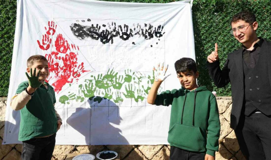 Eğil ilçesinde öğrenciler, "Filistin için sen de iz bırak" etkinliğine