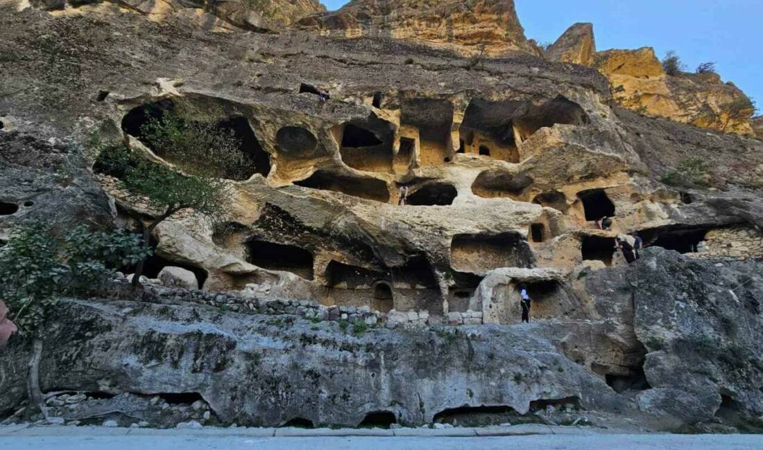 Şırnak'ın Gabar Dağı eteklerinde bulunan ve halk arasında "7 katlı