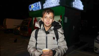 Gaziantep Büyükşehir Belediyesi, kent genelinde bulunan 39 çorba ikram noktasıyla