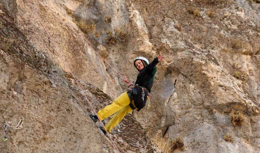 Gaziantep’in kanyonları adrenalin tutkunlarının adresi oldu Gaziantep'in Araban ilçesinde bulunan kanyonlar, doğa ve adrenalin tutkunlarının ilgisini