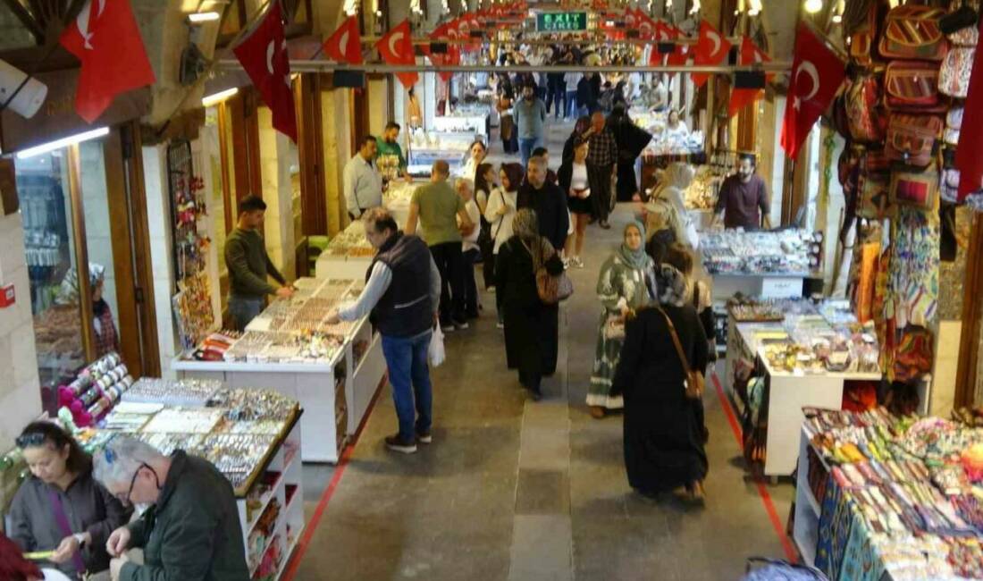 Gaziantep’in tarihi mekanlarında adım atacak yer kalmadı Gaziantep, ara tatil döneminde tarihi mekanları ve zengin gastronomisiyle turistlerin