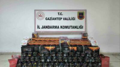 Gaziantep'te gerçekleştirilen operasyonda gümrük kaçağı ürünler ele geçirilmiş ve 9
