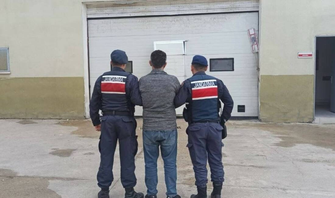 Gaziantep’te 16 yıl kesinleşmiş hapis cezası bulunan şüpheli yakalandı Gaziantep'te jandarma ekipleri tarafından aranan şahısların yakalanması için operasyon düzenlendi.