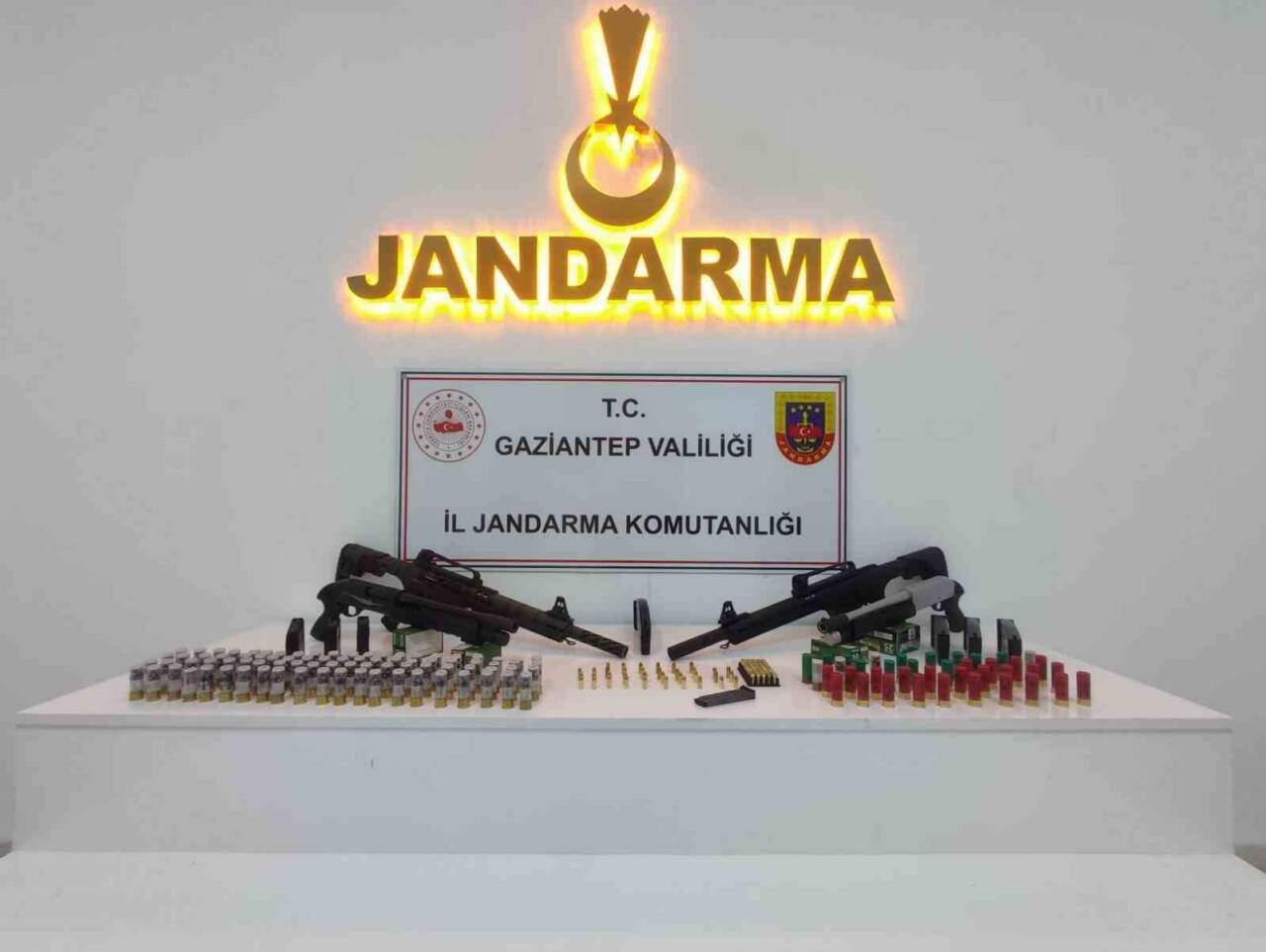 Gaziantep'te jandarma ekiplerinin son bir ayda gerçekleştirdiği operasyonlarda 29 ruhsatsız