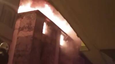 Gaziantep'te 4 katlı bir binada çıkan yangın itfaiye ekipleri tarafından