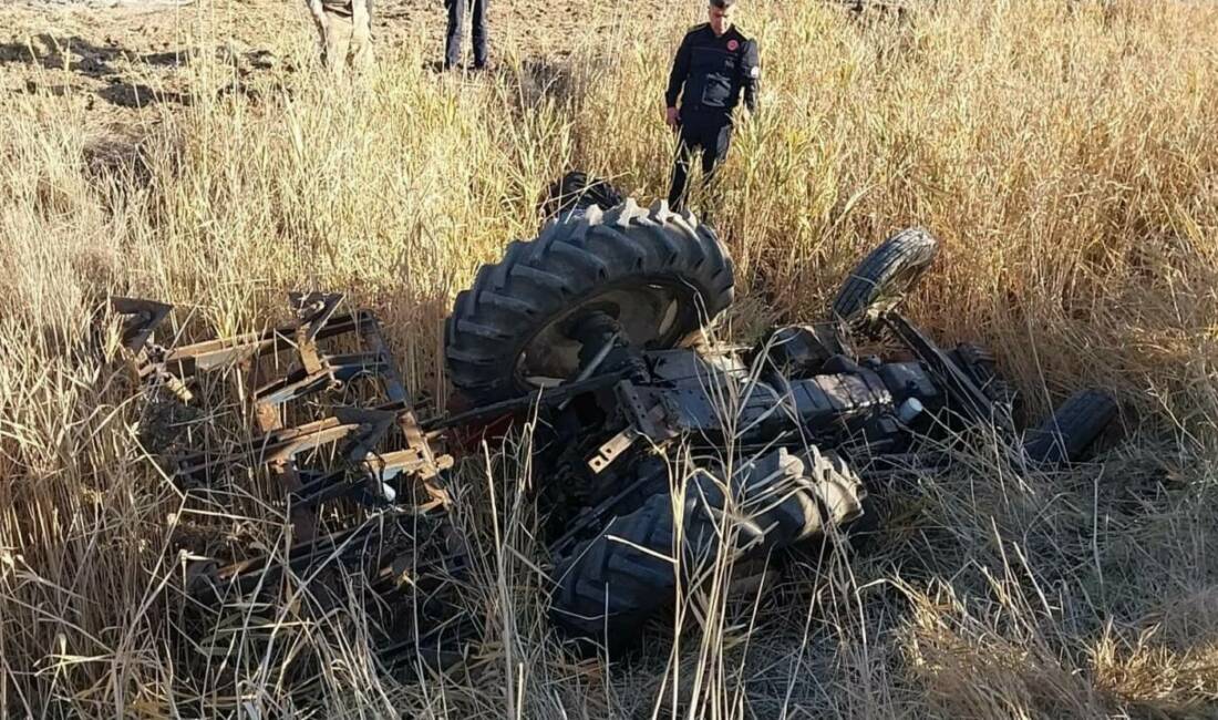 Nurdağı ilçesinde bir çiftçi, tarlasını sürdüğü traktörün devrilmesi sonucu hayatını