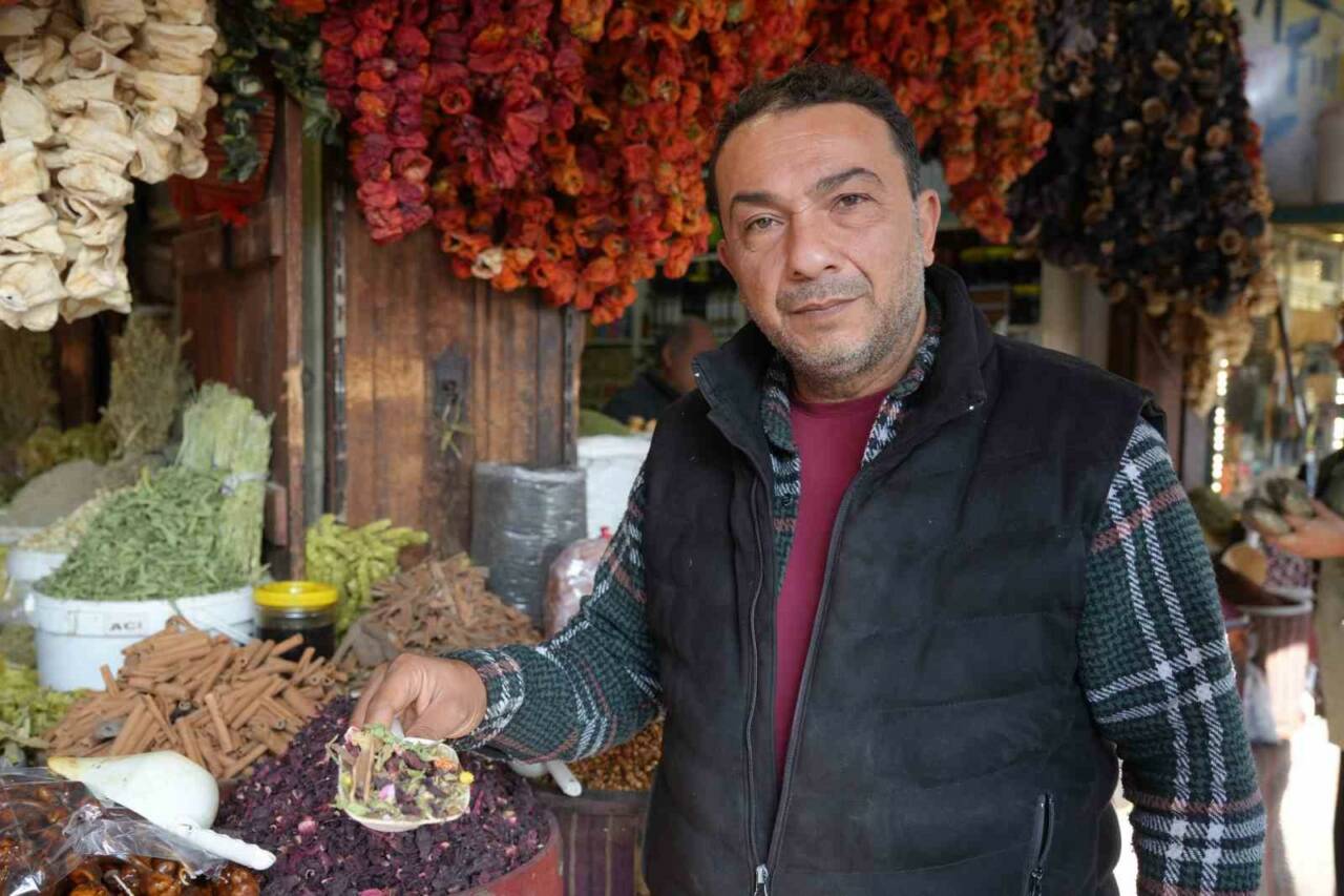 Gaziantep'te havaların soğumasıyla beraber vatandaşlar doğal tedavi yöntemlerine ilgi gösteriyor.