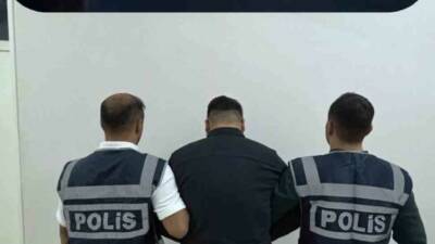Gaziantep'te polis ekipleri tarafından yapılan operasyonda aranan 2 şüpheli yakalandı.