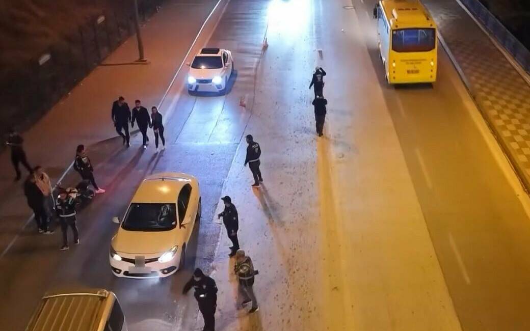 Gaziantep'te polis ekipleri tarafından kent merkezinde gerçekleştirilen 'Huzur-27' uygulamasında 9