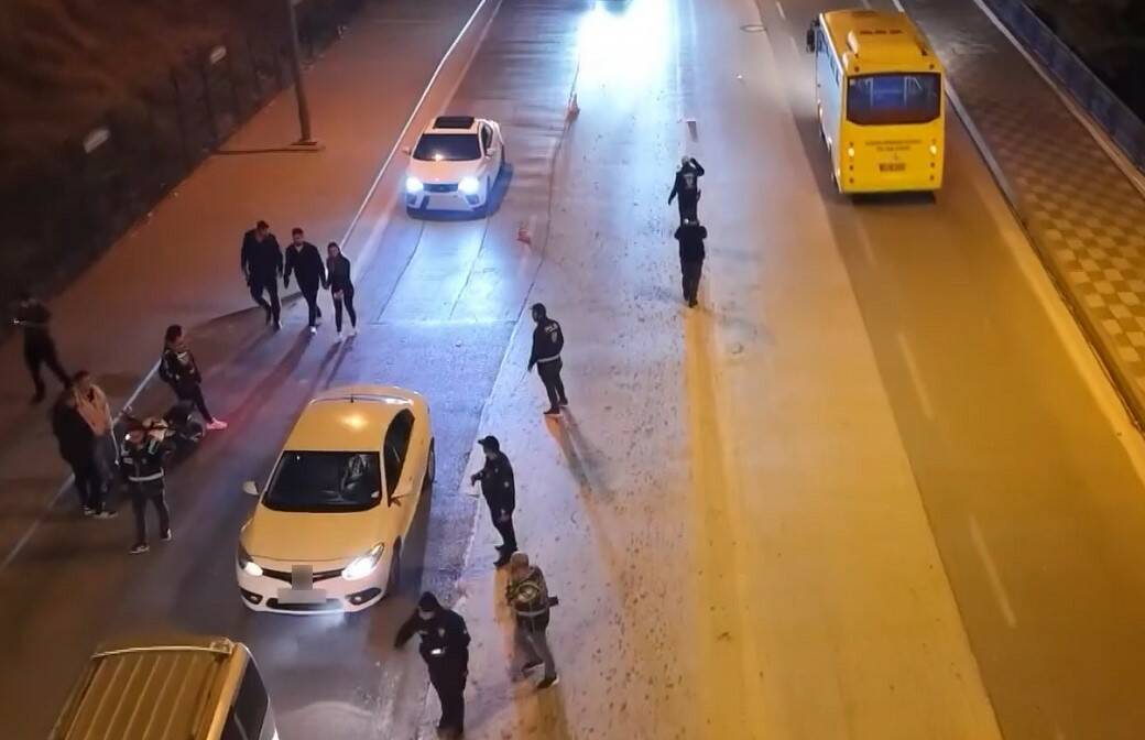 Gaziantep'te polis ekipleri tarafından kent merkezinde gerçekleştirilen 'Huzur-27' uygulamasında 9