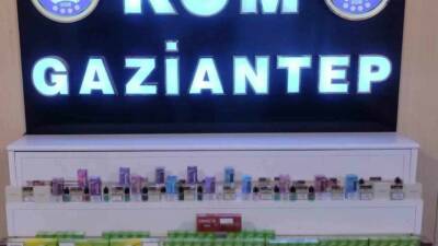 Gaziantep’te polis ekipleri tarafından kaçakçılıkla mücadeleye yönelik operasyonlarda, 300 bin