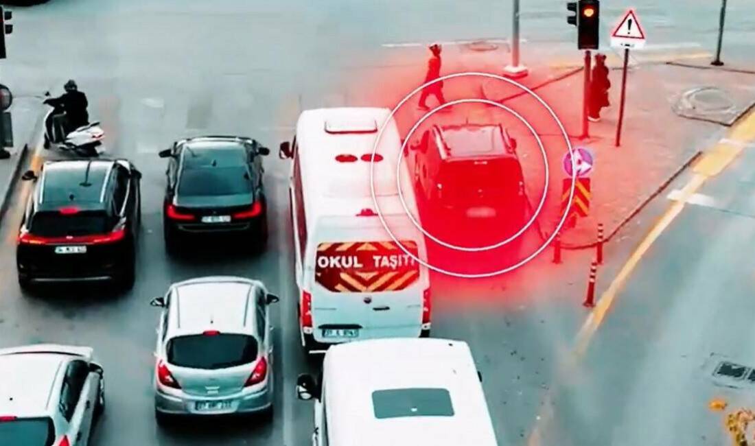 Gaziantep’te ’kaynak’ yapan 813 araç sürücüsüne 806 bin TL ceza Gaziantep'te trafikte hatalı şerit değişikliği yapan 813 araç sürücüsüne toplamda