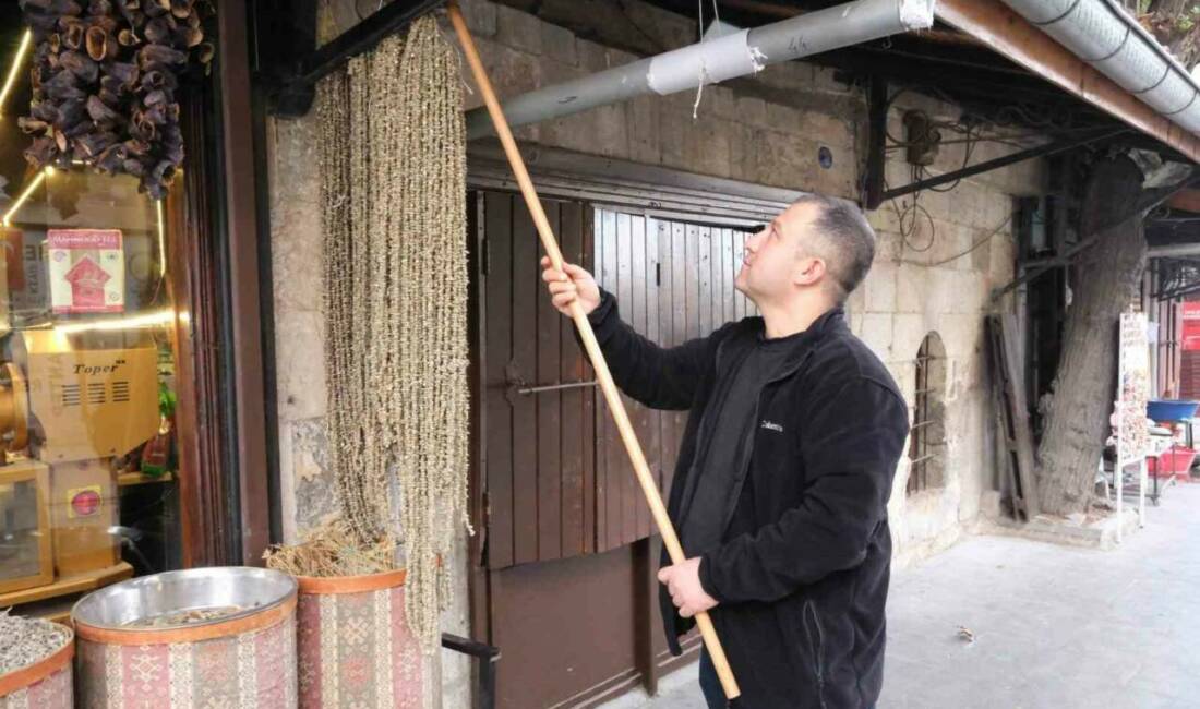 Gaziantep'te kış aylarında popüler olan kuru bamya, bu yıl kilosu