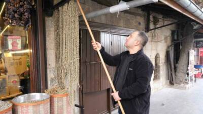 Gaziantep'te kış aylarında popüler olan kuru bamya, bu yıl kilosu