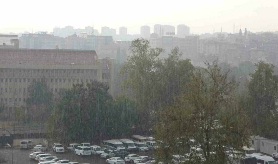 Gaziantep'te uzun süren kuraklığın ardından bugün sabah saatlerinde başlayan yağış,