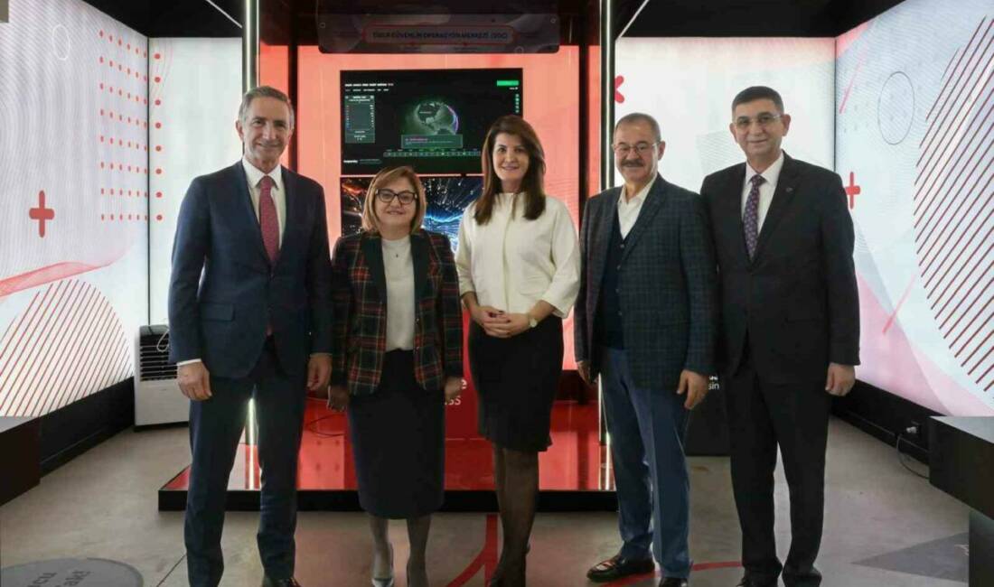 Gaziantep’teki yeni teknoloji merkezi, Anadolu sanayisini geleceğe hazırlayacak Gaziantep Organize Sanayi Bölgesi'nde bulunan Model Fabrika içinde açılan "Vodafone