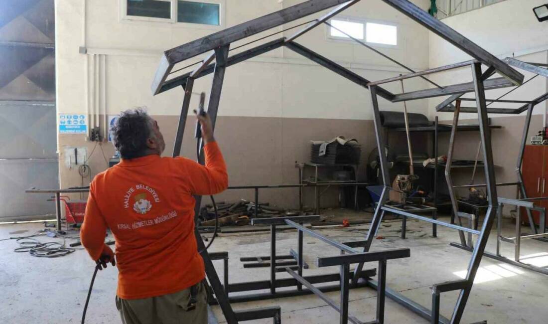 Haliliye Belediyesi, kendi bünyesindeki atölyeler aracılığıyla park ve yeşil alanlarda