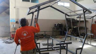 Haliliye Belediyesi, kendi bünyesindeki atölyeler aracılığıyla park ve yeşil alanlarda